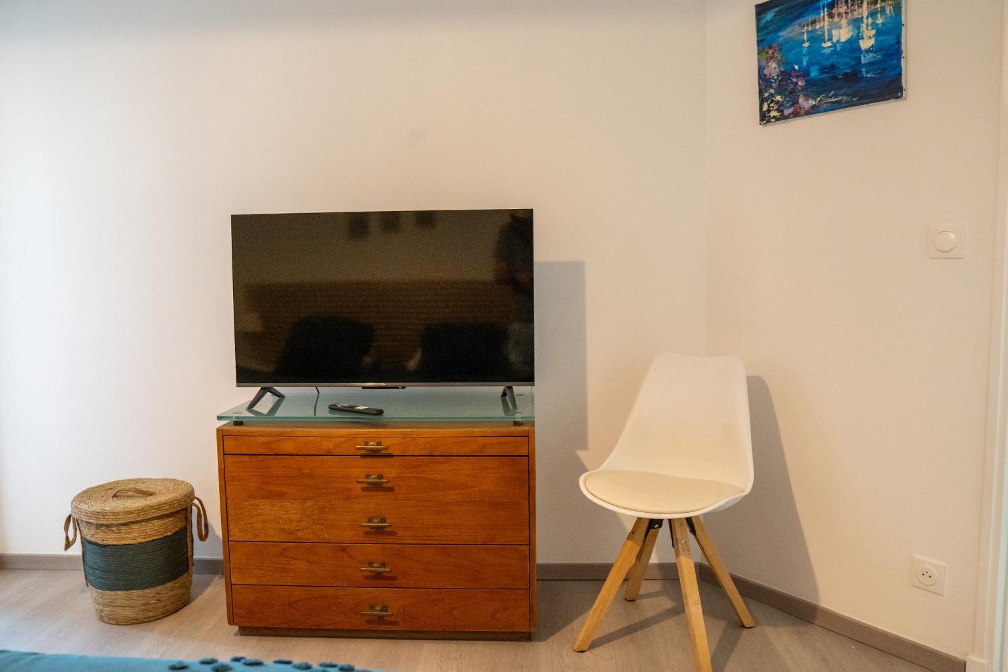 T2! 3 Ou 4 Personnes Centre Ville Neuf Avec Garage Sanary-sur-Mer Exteriör bild