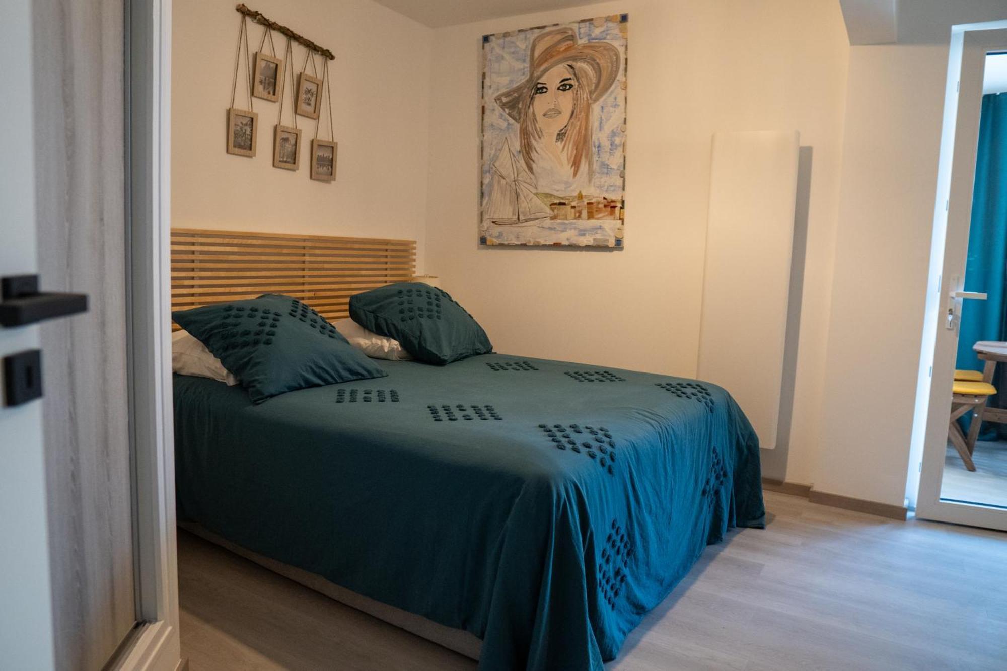 T2! 3 Ou 4 Personnes Centre Ville Neuf Avec Garage Sanary-sur-Mer Exteriör bild